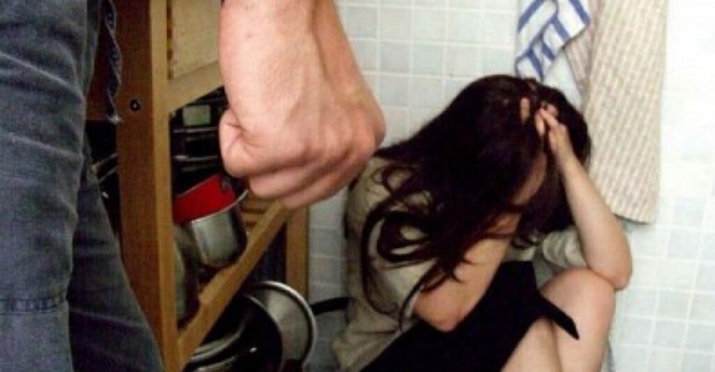 Arrestato uomo di Torre del Greco: picchiava moglie davanti ai figli