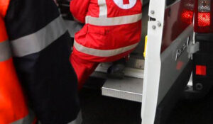 Assalto all'ambulanza a Napoli, personale medico aggredito