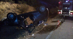 Asse Mediano, brutto incidente: automobile si ribalta, ferito il conducente