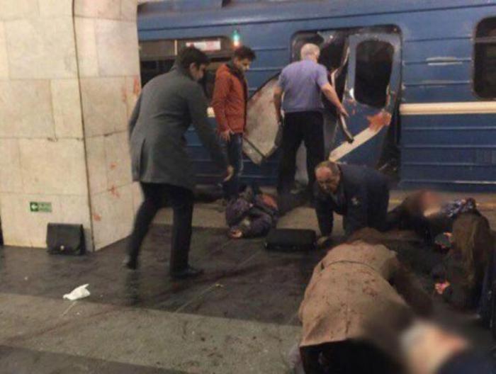 Attentato a San Pietroburgo, bombe nella metro: almeno 10 morti