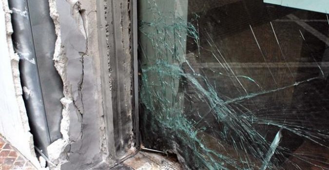 Poggiomarino, bomba esplode davanti ad un'agenzia immobiliare