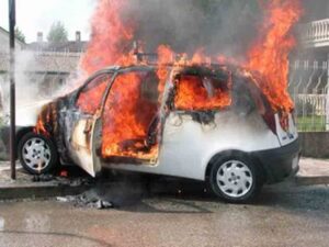 auto-in-fiamme