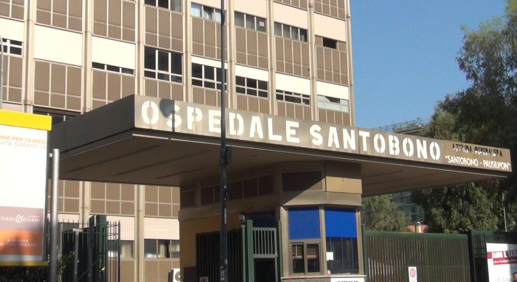 Bambino precipita dal balcone, trasportato all'ospedale Santobono di Napoli