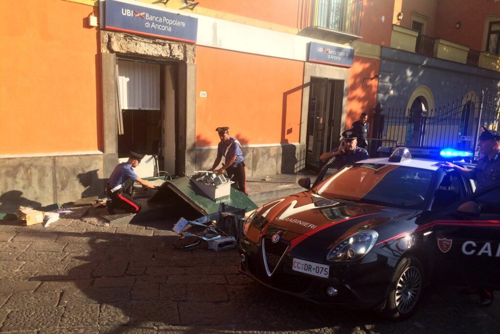 Cercola, sradicano un bancomat: l'intervento dei Carabinieri