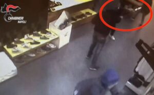Napoli, fermata banda di rapinatori violenti: terrorizzava le sue vittime