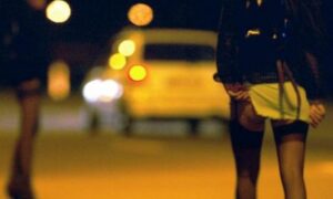 Beccati ad appartarsi con prostitute: la strana risposta alla polizia