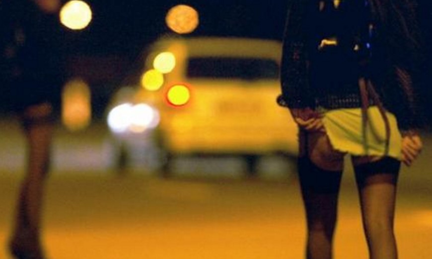 Beccati ad appartarsi con prostitute: la strana risposta alla polizia