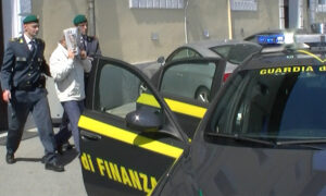 Blitz contro il clan Mallardo: sequestri da 38 milioni di euro