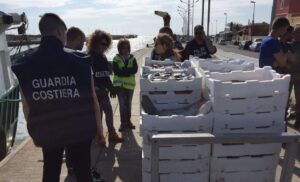Blitz della Capitaneria di Porto a Mugnano: maxi sequestro di pesce