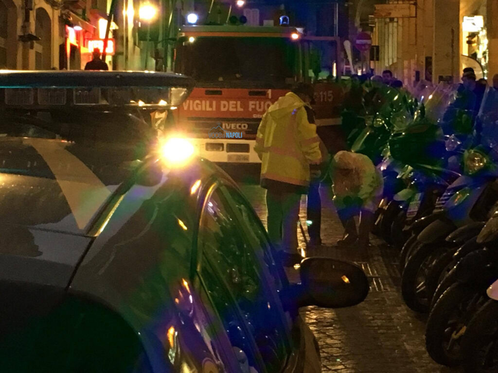 Napoli, rapina sventata in banca: operazione della Polizia in corso