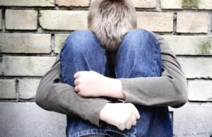 Follia a San Giorgio a Cremano, minacce al 17enne positivo al Covid