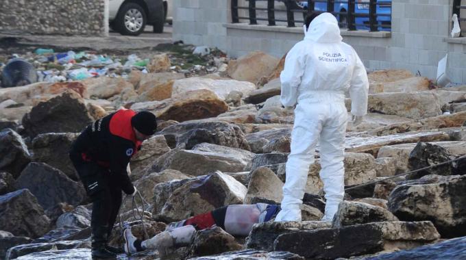 Eboli, trovato un cadavere in una vasca di contenimento