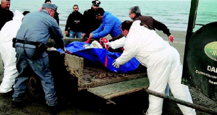 Cadavere sul lungomare di Napoli, la vittima è un 76enne di Portici