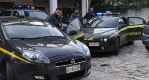 Camorra, la Finanza sequestra un arsenale di armi: è pronta una guerra?