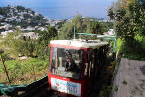 Capri, la funicolare fa litigare i due sindaci