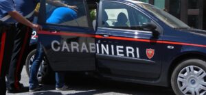 Licola, ferisce la madre con un coltello: voleva 200 euro per la droga