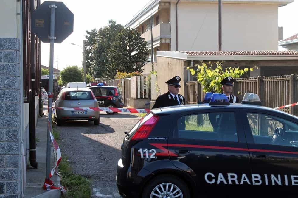 Follia a Marano, pesta a sangue un ragazzo e si barrica in un palazzo