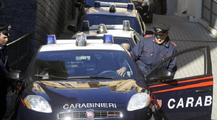 Blitz antidroga nel Napoletano, smantellato giro di spaccio: 35 arresti