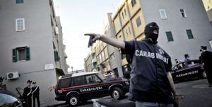 Blitz anticamorra all'alba, 14 arresti nel clan Paternio e sequestro per 4 milioni