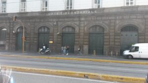 caos carcere poggioreale napoli