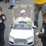 Carnevale a Napoli, spazio alla creatività: il vestito più originale di tutti