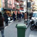 Zuppa di cozze, file davanti alle pescherie a Napoli e provincia, c'è ancora chi non ha capito l'emergenza