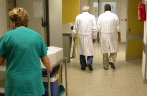 Castellammare, donna incinta arriva in ospedale con bimba morta in grembo