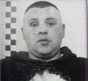 Cavalleggeri, 25enne si scaglia con coltello contro la polizia. Arrestato per tentato omicidio