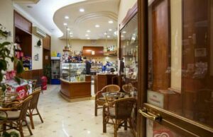 Chiude lo storico Bar Centrale di Piazza Fuga: un pezzo di storia abbassa la saracinesca