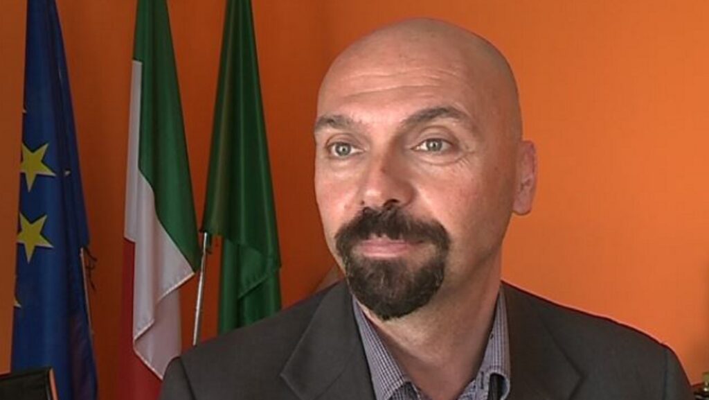 Claudio Bizzozero, sindaco di Cantù, attacca Napoli e Matteo Salvini