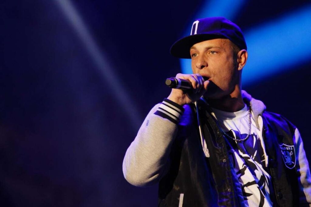 Clementino al concerto del 1° maggio a Roma: condurrà al fianco della Raznovich