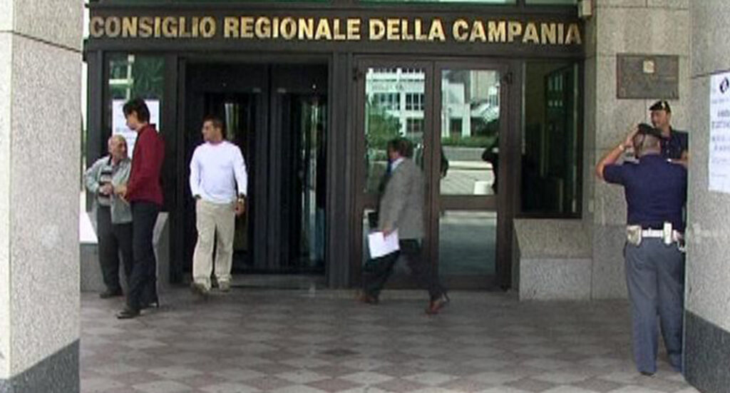 Caos trasparenza in Consiglio regionale: i dirigenti non pubblicano i loro stipendi