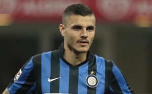 Icardi e Wanda pubblicano foto chiare: Mauro resta all'Inter