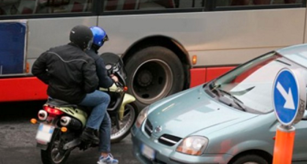 Coppia di rapinatori fermata al Vomero, finti agenti per derubare le vittime