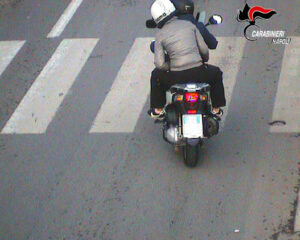 Coppia di rapinatori fermata al Vomero, finti agenti per derubare le vittime