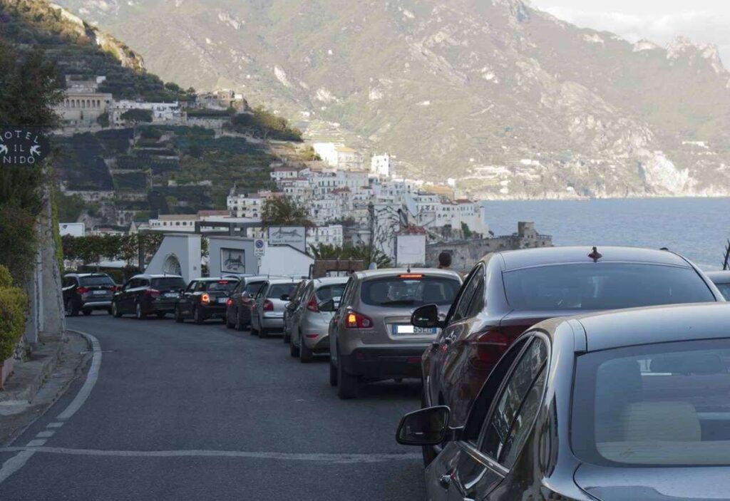 Costiera, parte per ammazzare l’amante della moglie ma nel traffico cambia idea