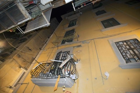 crollo balconi quartieri spagnoli vico tre re