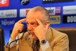 Napoli, De Laurentiis cambia strategie: clausole valide solo per l'estero