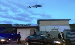 Dalle rapine allo spaccio di droga, 11 arresti a Boscotrecase: tra gli indagati il figlio e il nipote del boss