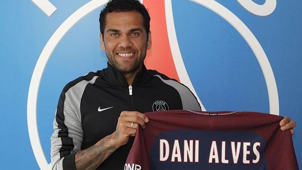 Dani Alves "Alla Juve non c'è ambizione e programmazione. I napoletani hanno ragione"