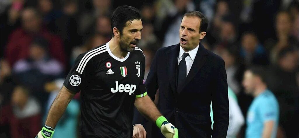 Bufera Juve, vola frutta nello spogliatoio dopo la sconfitta con il Napoli