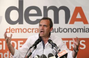 De Magistris si prepara alla politica nazionale, DeMa diventa partito