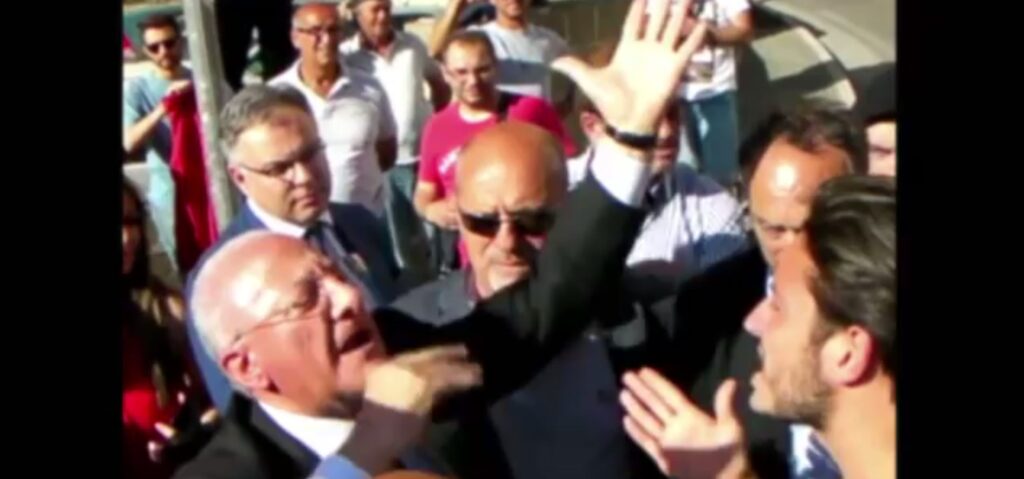 De Luca, voce grossa tra i disoccupati: "Vi raccontano palle, ecco la situazione"