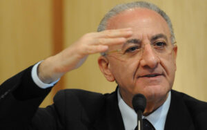 Salerno, l'auto del Presidente De Luca ha investito una ragazza in motorino