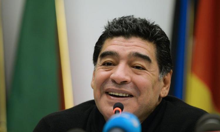 Diego Armando Maradona a Napoli, per il campione argentino ci sarà la cittadinanza onoraria