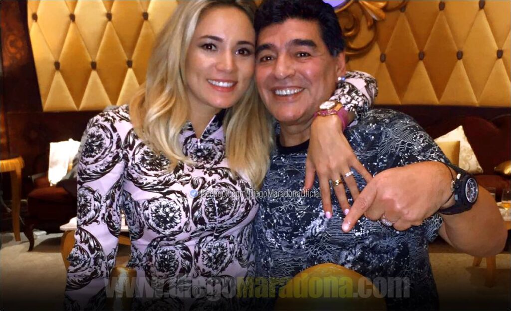 Diego Maradona arrabbiato con le due figlie, il messaggio su Facebook