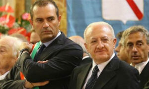 DIsabili, deleghe e fuori onda: è scontro totale tra De Magistris e De Luca