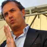 De Magistris, l'ex pm che da sindaco protesta contro i giudici e chi lo ha salvato dal debito