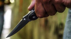 Napoli, giovane accoltellato al torace: è in gravi condizioni