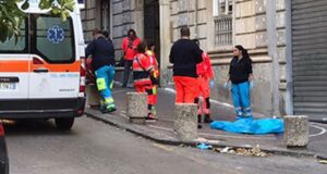 Dramma a Chiaia, donna precipita nel vuoto dal decimo piano di un palazzo